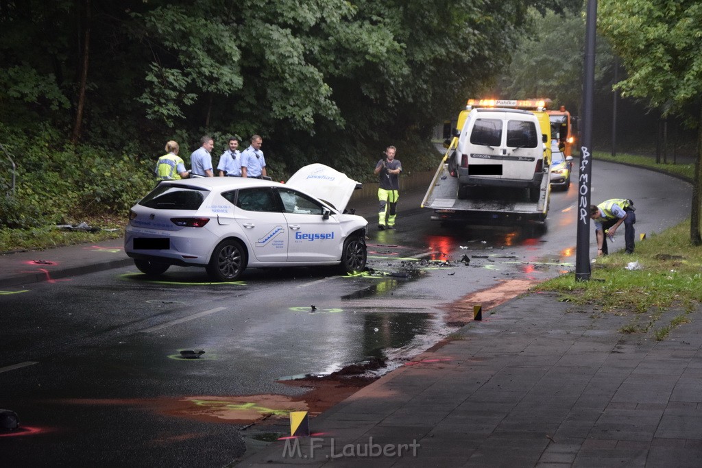 VU Frontal Koeln Hoehenhaus Berlinerstr vor Leuchterstr P56.JPG - Miklos Laubert